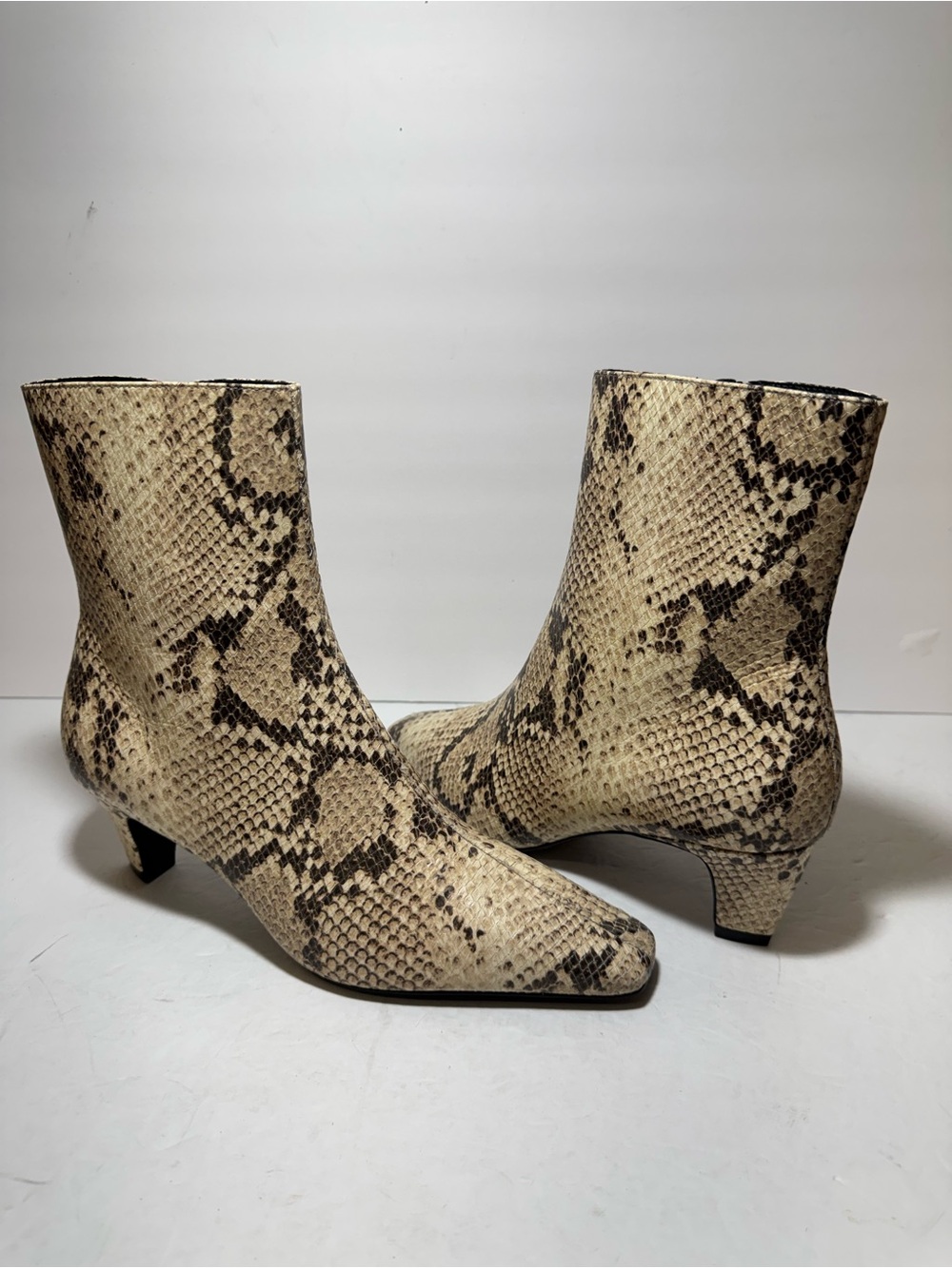 New Schutz Dellia Square Toe Kitten
Heel Snake Print Booties Boots Size 9.5